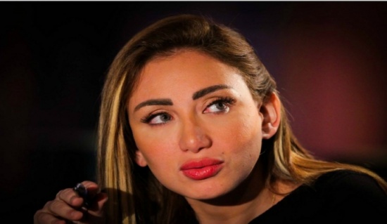 زوج ريهام سعيد يعاتبها بسبب دفاعها عن سيدة المطار.. فيديو زوج ريهام سعيد يعاتبها بسبب دفاعها عن سيدة المطار.. فيديو