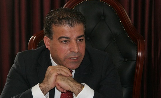 النائب الزغول يبرز وثائق تثبت عدم تعديه على الشارع الرئيسي النائب الزغول يبرز وثائق تثبت عدم تعديه على الشارع الرئيسي