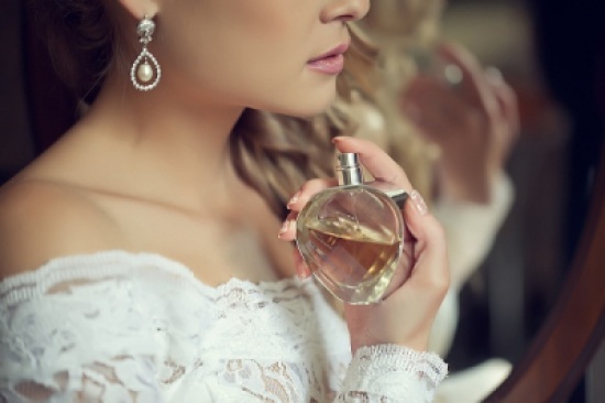 6 نصائح فعّالة لضمان ثبات العطر لفترات أطول خلال موسم الشتاء 6 نصائح فعّالة لضمان ثبات العطر لفترات أطول خلال موسم الشتاء