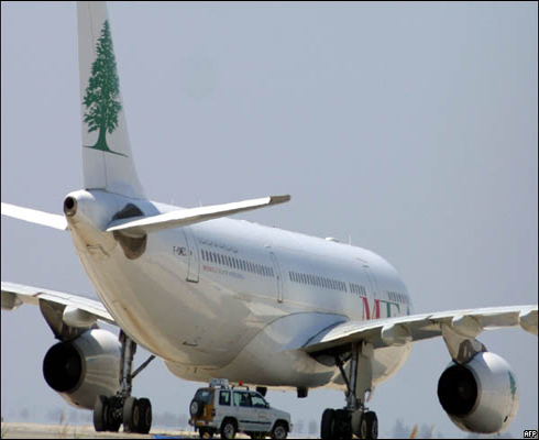 تهديد بإيقاف الملاحة الجوية في مطار بيروت