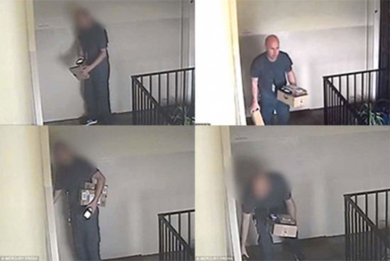 شاهد..  عامل دليفري يسرق طردا من أمام شقة