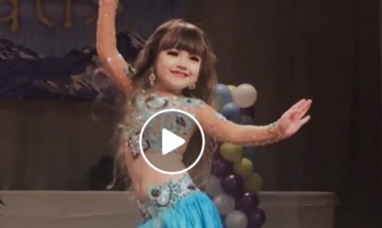 شاهدوا كيف أشعلت ابنة الـ5 أعوام مواقع التواصل برقصها المحترف