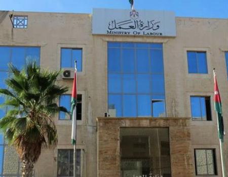 وزارة العمل تعكف على اعداد الشباب لامتلاك المهارات المتوافقة مع سوق العمل وزارة العمل تعكف على اعداد الشباب لامتلاك المهارات المتوافقة مع سوق العمل