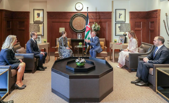 الملك والملكة يستقبلان ولية عهد السويد والأمير دانيال الملك والملكة يستقبلان ولية عهد السويد والأمير دانيال
