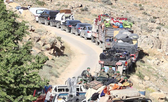 انطلاق قافلة نازحين من عرسال اللبنانية الى سوريا انطلاق قافلة نازحين من عرسال اللبنانية الى سوريا