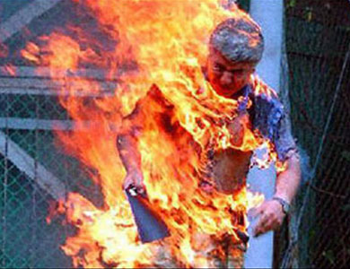 شاب تونسي يضرم النار في نفسه داخل قاعة محكمة