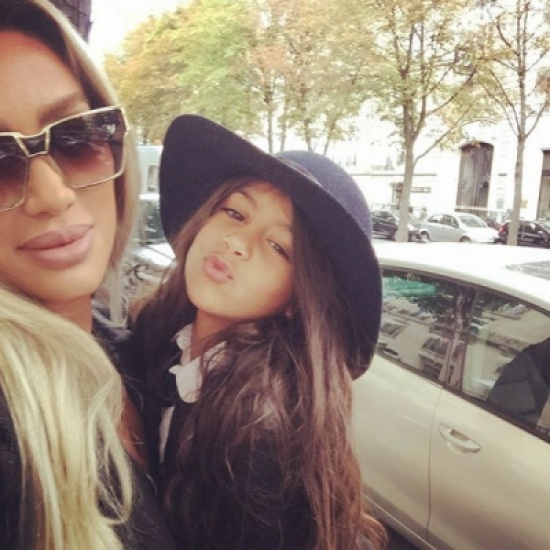 مايا دياب وابنتها كاي بصورة جديدة