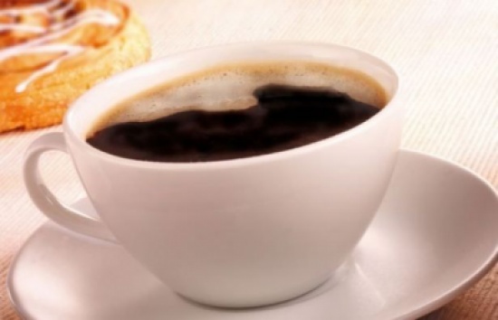 فنجان قهوة سوداء يومياً يحد من إصابة الأسنان بالتعفن