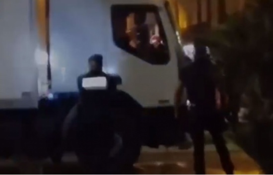 بالفيديو.. لحظة إطلاق النار على منفذ هجوم نيس بفرنسا بالفيديو.. لحظة إطلاق النار على منفذ هجوم نيس بفرنسا