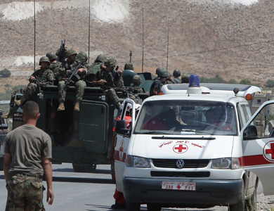 اصابة رجال دين لبنانيين بجروح طفيفة أثناء دخولهم بلدة عرسال في مسعى وساطة