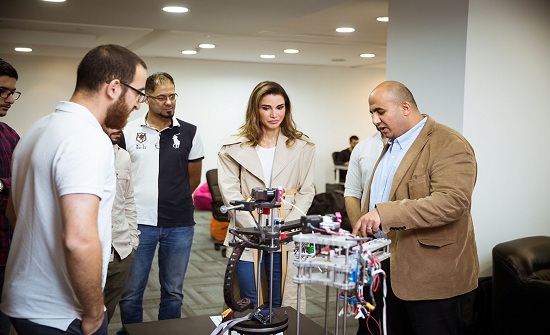 الملكة رانيا تزور مكاتب شركة "مكسد دايمنشنز" للطباعة ثلاثية الأبعاد وألعاب الفيديو الملكة رانيا تزور مكاتب شركة "مكسد دايمنشنز" للطباعة ثلاثية الأبعاد وألعاب الفيديو