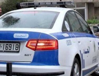 بالصور : دورية شرطة تساعد شخص اصيب بأزمة مفاجئة