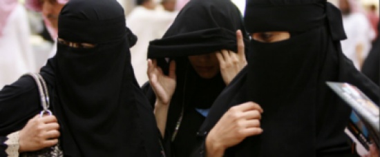 معلمة تشك في سلوك 3 طالبات في المرحلة الثانوية ولكن عند مراقبتها كشفت الكارثة! معلمة تشك في سلوك 3 طالبات في المرحلة الثانوية ولكن عند مراقبتها كشفت الكارثة!