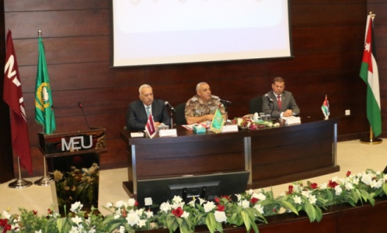 المهيرات  يحاضر في جامعة الشرق الاوسط