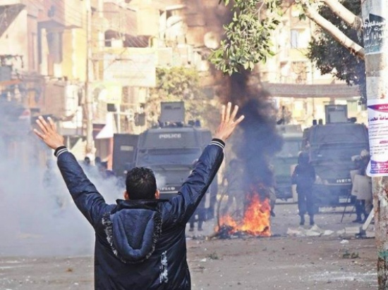 ثلاثة قتلى وعشرات الجرحى بمظاهرات مصر ثلاثة قتلى وعشرات الجرحى بمظاهرات مصر