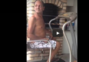 بالفيديو.. كسول يستخدم المشاية الكهربائية بطريقة جديدة