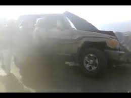 شاهد.. اراد سحب سيارة من طرف هاوية .... فحطمها !!