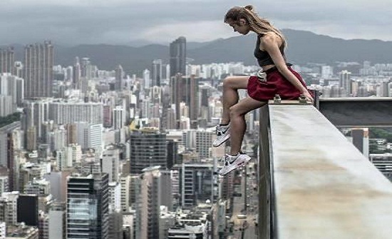 مصرية تقفز من الطابق الرابع بسبب فأر