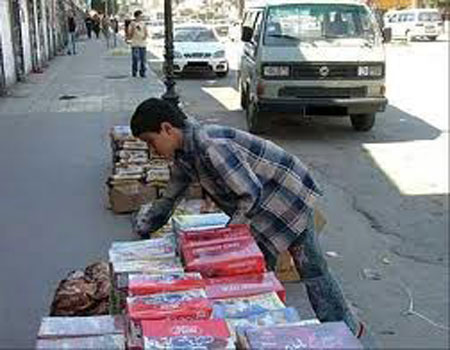 القطاع التجاري في الطفيلة يشكو من ظاهرة الباعة المتجولين وسط الاحياء السكنية