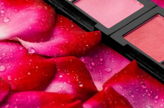 لهذا السبب لا تستخدمي مستحضرات التجميل