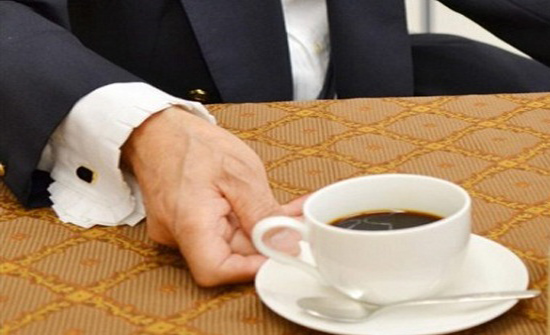 امريكا : بسبب سعر القهوة.. رجل يشوّه وجه مديرة احد المطاعم امريكا : بسبب سعر القهوة.. رجل يشوّه وجه مديرة احد المطاعم
