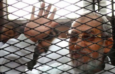مصر: إحالة مرشد الإخوان و13 متهمًا آخرين للمفتي في قضية غرفة عمليات رابعة مصر: إحالة مرشد الإخوان و13 متهمًا آخرين للمفتي في قضية غرفة عمليات رابعة
