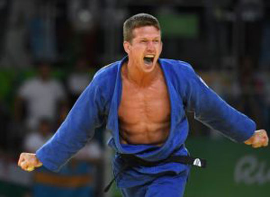 فاز ببرونزية أولمبية صباحاً وخسر أمام عامل الفندق ليلاً.. إليك قصة لاعب الجودو البلجيكي