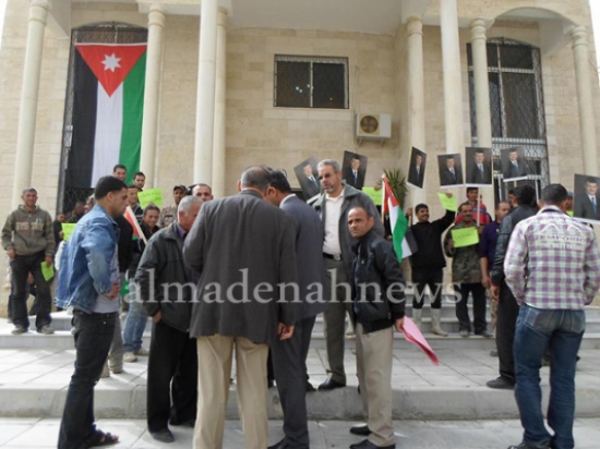 بالصور .. موظفو بلدية " المعراض " يطالبون بحقوقهم بالصور .. موظفو بلدية " المعراض " يطالبون بحقوقهم