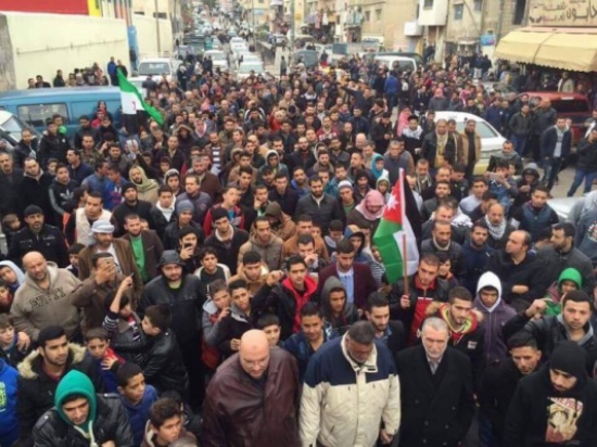 مسيرة في الوحدات نصرة لاهالي حلب مسيرة في الوحدات نصرة لاهالي حلب