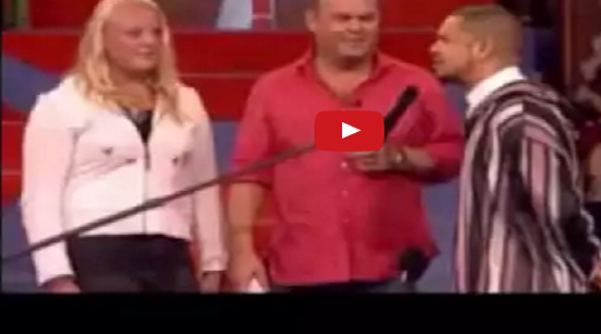 هولندية أمنيتها أن تؤذن في المسجد و ماذا طلبت من هذا الرجل !!