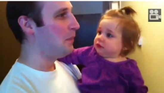 طفلة تبكيها لحية والدها !