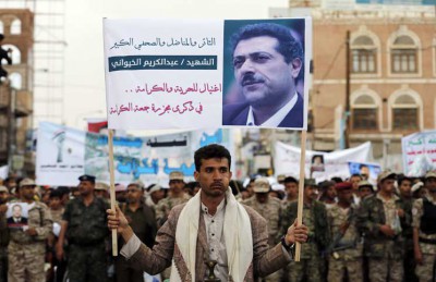 الحوثيون يشيعون في صنعاء جثمان القيادي البارز بالجماعة عبد الكريم الخيواني الحوثيون يشيعون في صنعاء جثمان القيادي البارز بالجماعة عبد الكريم الخيواني