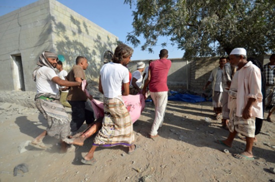بينهم 14 طفلاً .. يمني فقد 27 فرداً من عائلته في يوم واحد .. إليكم مأساته بينهم 14 طفلاً .. يمني فقد 27 فرداً من عائلته في يوم واحد .. إليكم مأساته