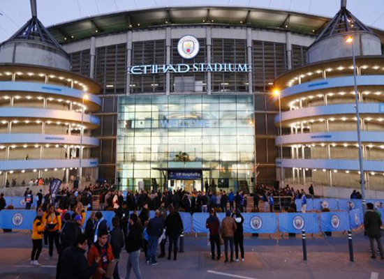 إجلاء الجماهير من ملعب الاتحاد قبل موقعة سيتي وبرشلونة