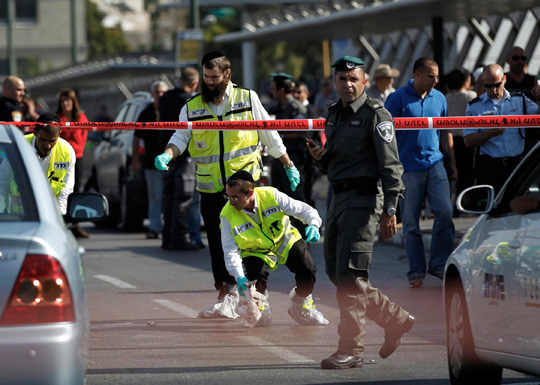 استشهاد فلسطيني برصاص الاحتلال بحجة طعنه جنديا استشهاد فلسطيني برصاص الاحتلال بحجة طعنه جنديا