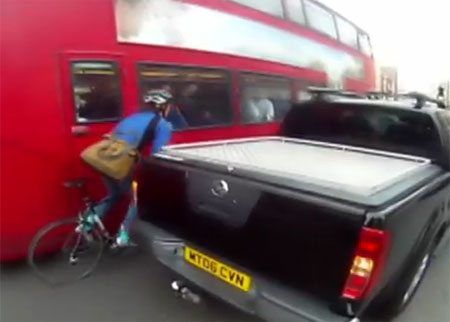 أغرب خمس حوادث لسائقي الدراجات الهوائية