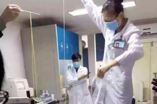 العثور على دودة طولها 5 أمتار في أمعاء رجل محب للحوم النيئة العثور على دودة طولها 5 أمتار في أمعاء رجل محب للحوم النيئة