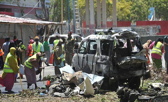 قتلى بينهم نائب وزير في هجوم انتحاري بالصومال