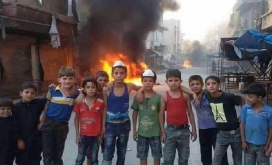 حلب.. حرق الإطارات للتشويش على الطائرات حلب.. حرق الإطارات للتشويش على الطائرات