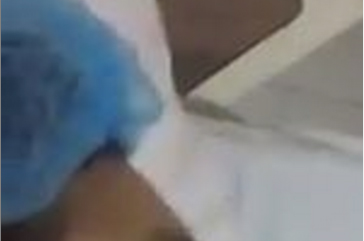 شاهد ماذا قال شاب يفيق من «البنج» بعد خضوعه لعملية جراحية