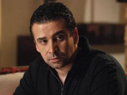 كريم عبد العزيز :"أجلس في البيت بدلاً من أن أقدم عملاً يجعلني أخجل منه"