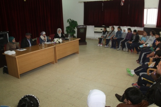 العبداللات تلتقي طلبة المدرسة النموذجية في "الأردنية"