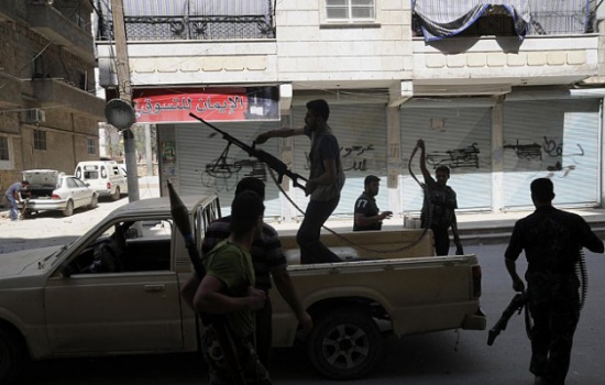 معارضون يستولون على مخازن للأسلحة والذخيرة بريف حلب