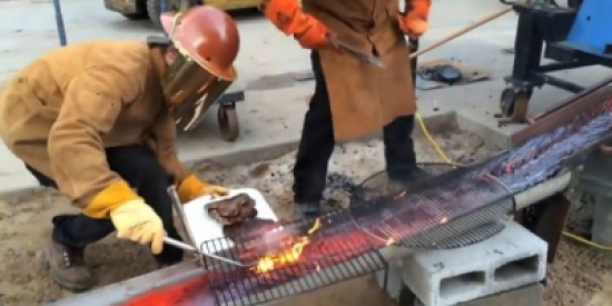 شاهد.. مشاوي على الحمم المنصهرة