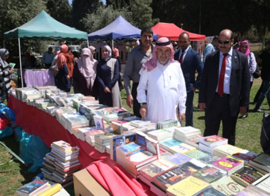 معرض وبازار خيري يرصد ريعه لطلبة الشعوب الإسلامية والفقراء في (الأردنية)