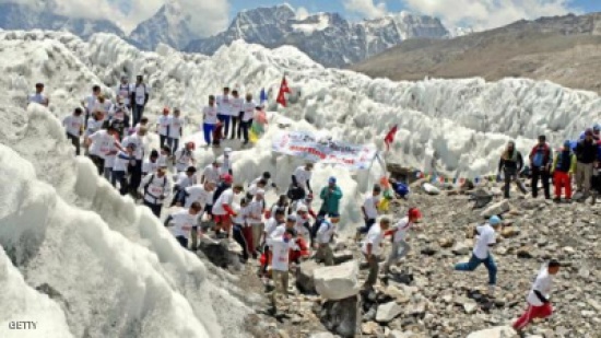 حامل بشهرها الثالث تفوز بماراثون إيفرست