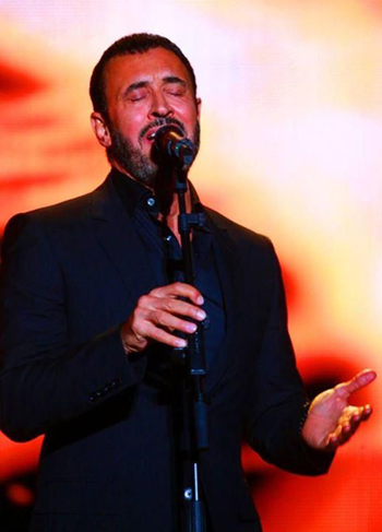 بالصور : كاظم الساهر يسأل من مهرجان إهدن: ما سر هذه الأغنية؟