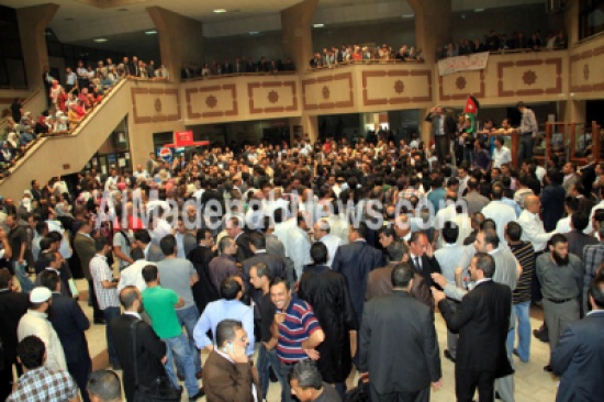الكرك: وقفة احتجاجية لموظفي قصر العدل