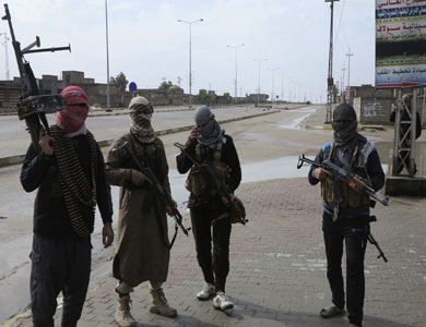 مقتل 11 جندياً بالجيش وإصابة 32 آخرين في اشتباكات مع “ثوار العشائر” غربي العراق