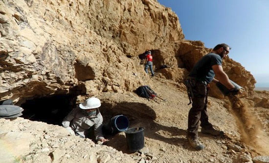 جيل جديد يتولى البحث عن مخطوطات البحر الميت